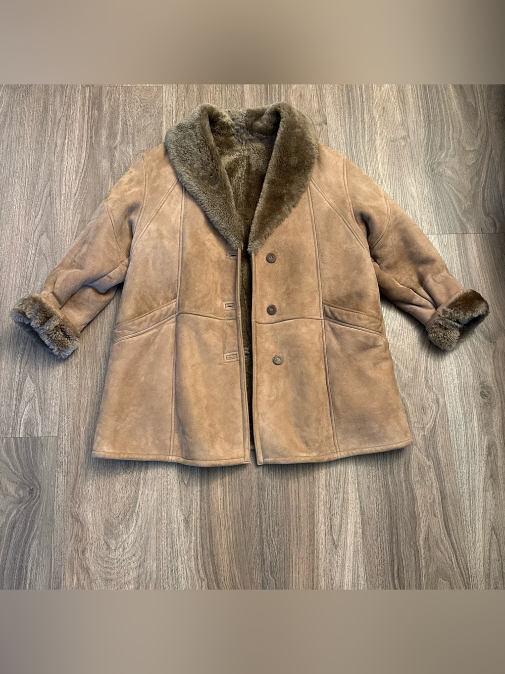 Women’s Tan suede vintage authentic Shearling leather jacket with fur trim. M-xl